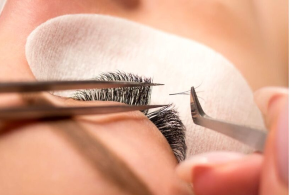 Comparison of licensed and certified lash techs in Florida