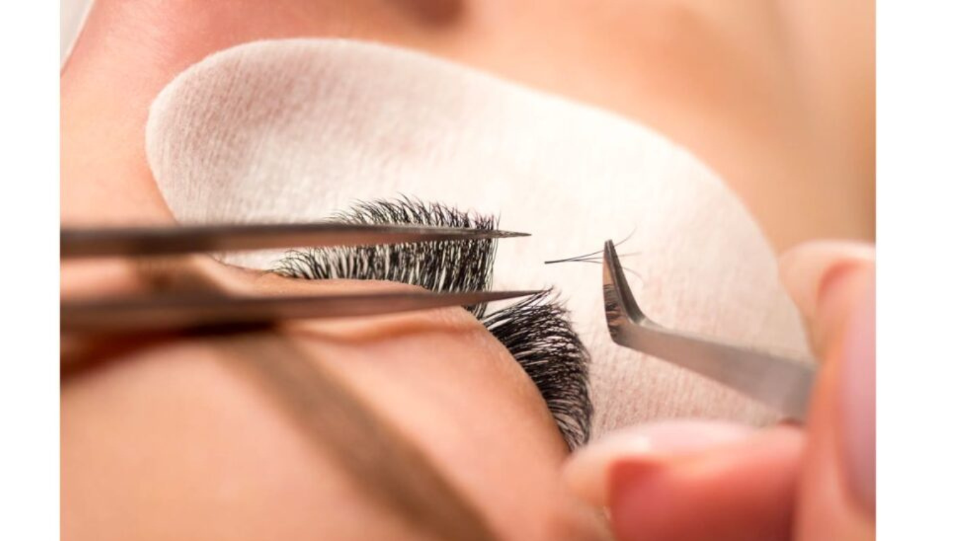 Comparison of licensed and certified lash techs in Florida